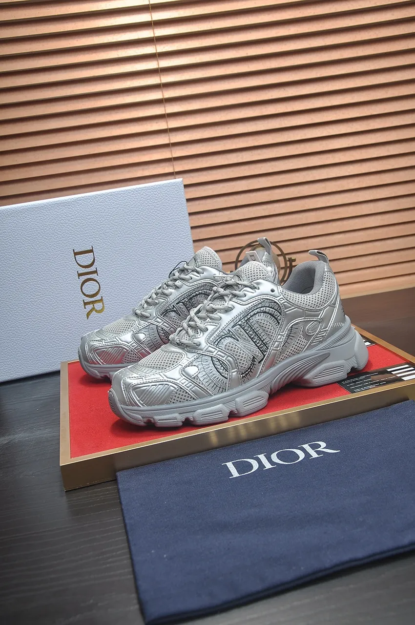 Men's shoes 💰: 640💶 (couples model) Brand: Dior (Dior) Standard code: Women's code 35-40. Men's code 38-44 (45 customized) Grade: Same as the official website Material: Top-quality original cowhide stitching Original wear-resistant and lightweight outsole Style category: Fashionable casual shoes Distinguished luxury brand elements top luxury Color: Actual picture color